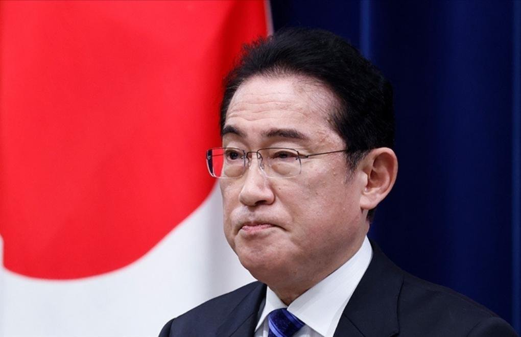 Japonya Başbakanı radyoaktif su endişelerini gidermek için deniz ürünü yedi