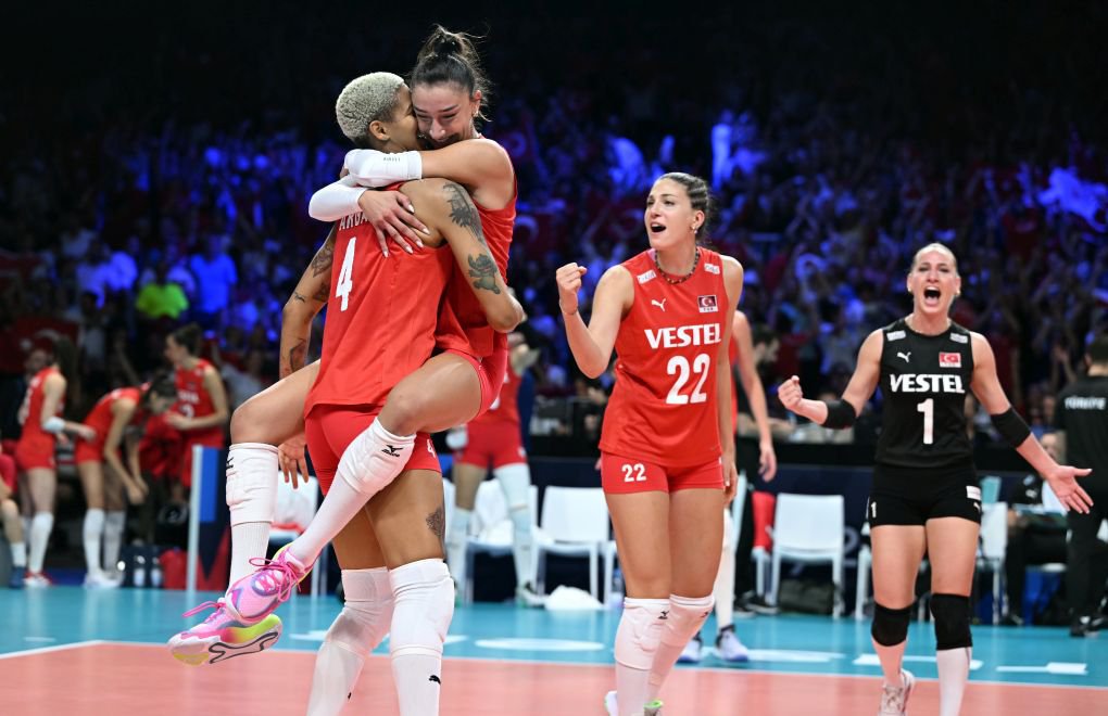 Turkey's women's volleyball team defeats Serbia to clinch first ever European title