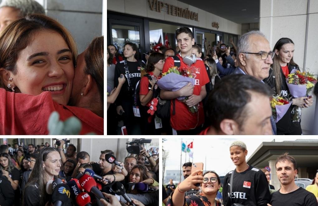 Avrupa Şampiyonu Türkiye Kadın Milli Voleybol Takımı, Türkiye'ye döndü