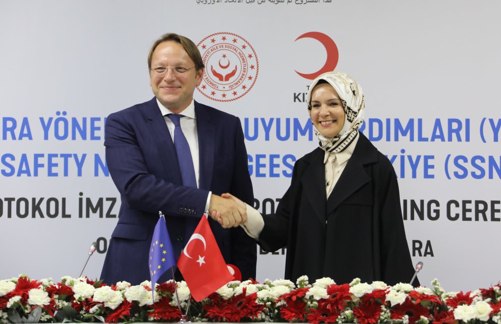 EU grants 781 million euros for 'most vulnerable' refugees in Turkey