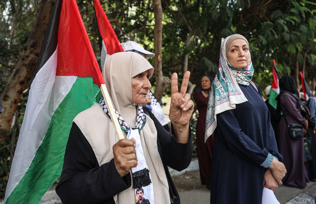 Filistinli kadınlara “çıplak arama” işkencesi