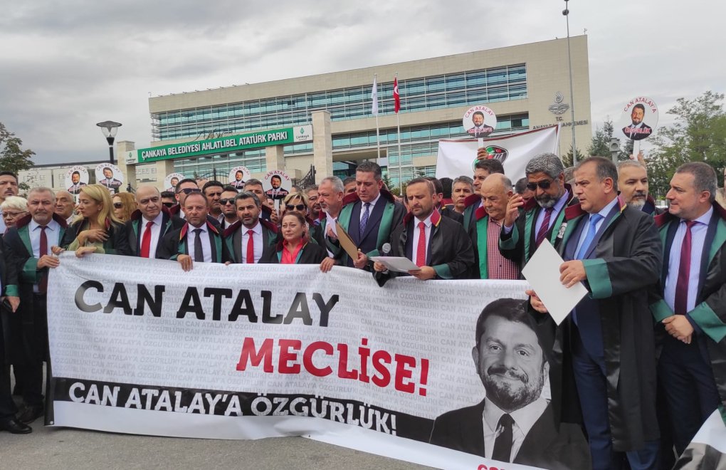 Lawyers demonstrate in front of the Constitutional Court for their colleague Atalay