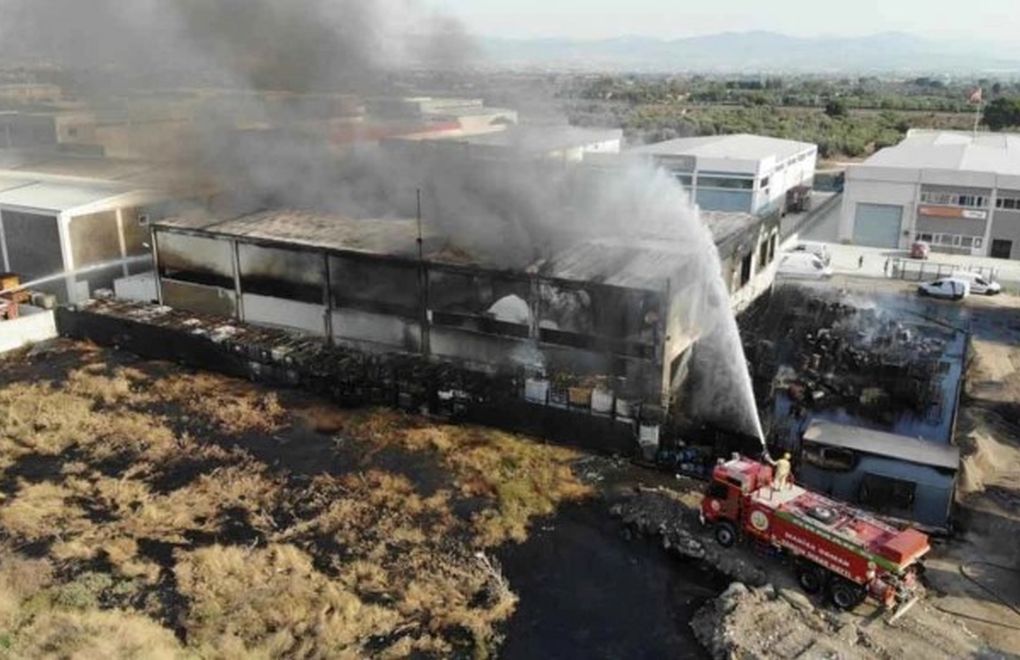 Manisa'daki fabrika yangınında çevreye kimyasal atıklar yayıldı
