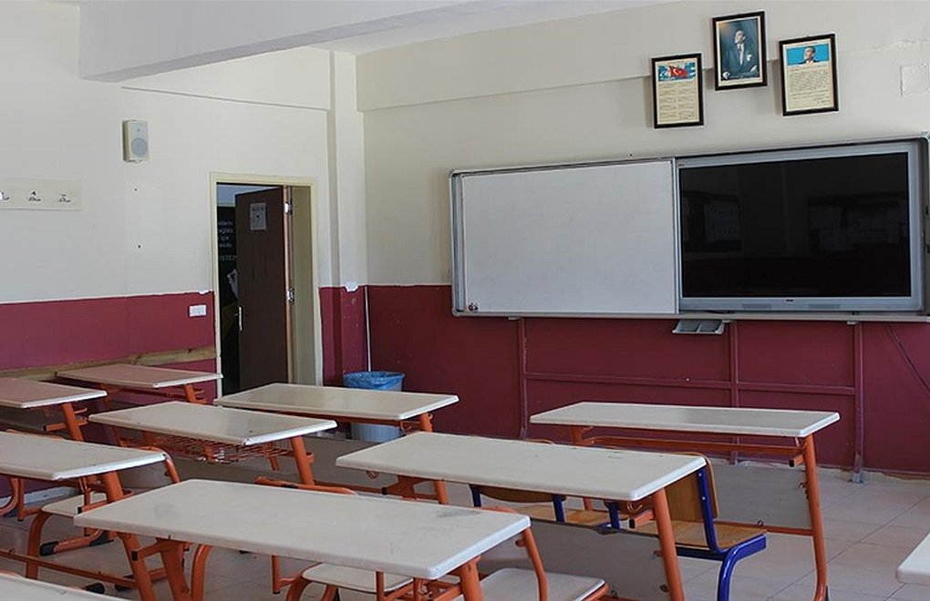 Schools open with problems in Hatay