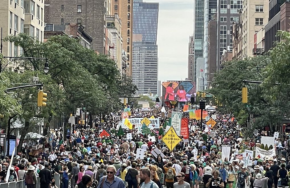 New York'ta on binler, fosil yakıtlara karşı yürüdü