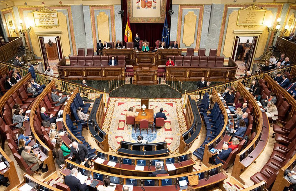 Baskça, Katalanca ve Galiçyaca İspanya meclisinde ilk kez konuşuldu