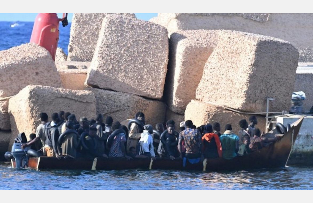 Tunus Lampedusa'ya göçmen akınını, şartlarını AB liderlerine dayatmak için kullanıyor