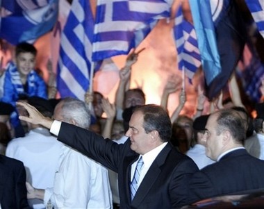 Kostas Karamanlis yeniden tek başına iktidar oldu.
