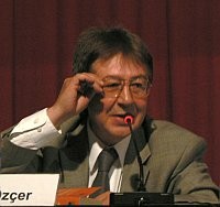 Akın Özçer