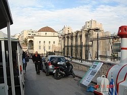 Roma devrinden kalma Agora ve Osmanlı döneminden kalma cami yan yana.