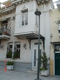 İstanbul, İzmir ya da herhangi bir Ege kentinde de böyle evler yok mu?