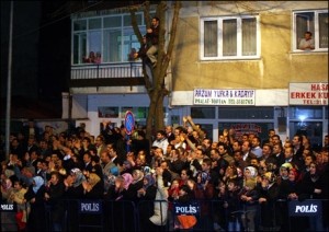 İstanbul'da Erdoğan'ın gelmesini bekleyen partililer