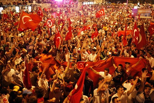 Türkiye Yarı Finalde, Kutlamalar Taksim'de