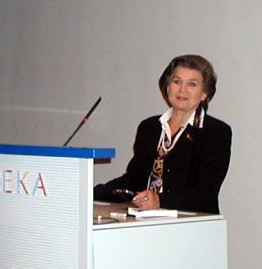 Tereshkova, 2002'de Finlandiya'da bir konuşma yaparken.