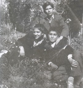 1952-53, Diyarbakır. Margosyan sağ altta