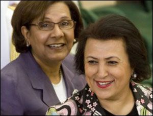 Eğitim Bakanı Nuriye Essebih ve İskan Bakanı Müdhi el Hümud