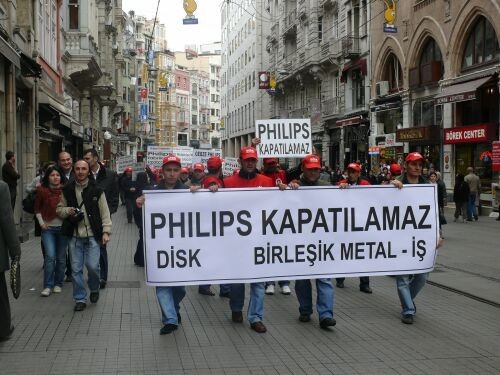 Philips İşçileri Hollanda Konsolosluğu Önündeydi
