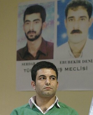 Müdür Tanış, 2001'de kaybedilen Serdar Tanış'ın kardeşi.