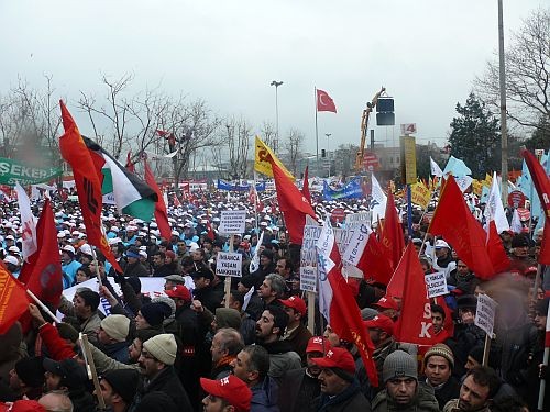 Kadıköy'de Onbinler Patronlara Seslendi: Krizin Faturasınız Biz Ödemeyeceğiz!