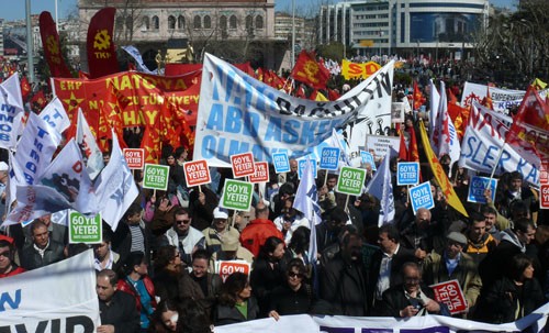 Kadıköy’de Binlerce Kişi NATO’ya “60 Yıl Yeter” Dedi 