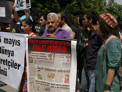 Oğlu Murat Polat askeri cezaevinde öldürülen Kenan Polat da savaş karşıtlarının arasındaydı.