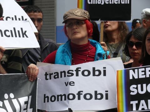 Hak Savunucuları "Transseksüeller-Travestiler Vardır, Alışın" Dediler