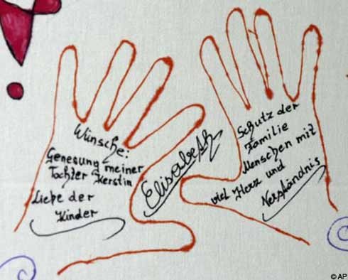 24 yıl boyunca öz kızı Elisabeth’e tecavüz eden Joseph Fritzl'in yakalanmasından sonra çocukların kendilerine verlen desteğe teşekkür için çizdikleri desenler