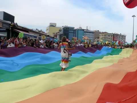  17. LGBTT Onur Yürüyüşüne Yaklaşık 3 Bin Kişi Katıldı