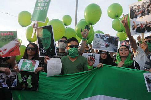 Iranian's in exile in Istanbul protest oppression in Teheran