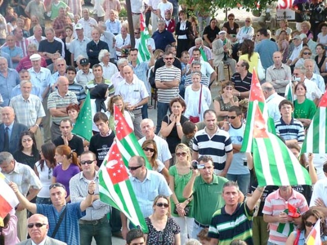 Osetya ve Abhazya'nın bağımsızlığının tanınmasının ardondan Düzce'de düzenlenen kutlamalardan...