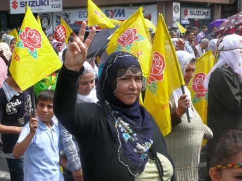 Kadıköy'de Buluşan Binlerce Kişi Barış İstedi
