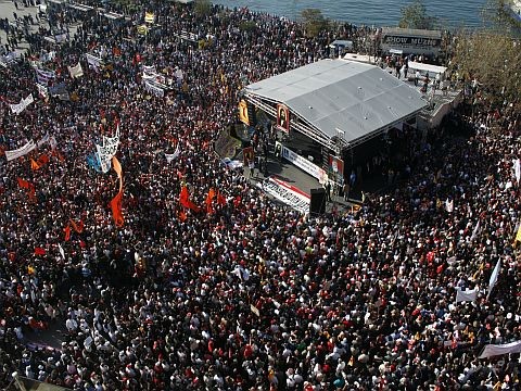 Kadıköy'de 200 Bini Aşkın Kişi Aleviler İçin Eşitlik İstedi