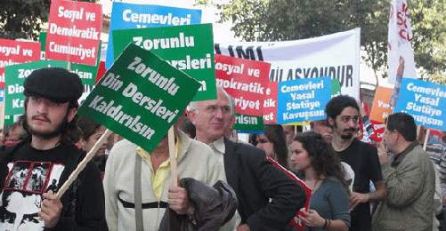 8 Kasım 2009, Alevilerin düzenlediği "Eşit Yurttaşlık Hakkı" mitingi, Kadıköy.