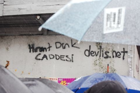 Ahmet BOLAT Hrant Dink İçin Agos Önünde Toplananları Görüntüledi