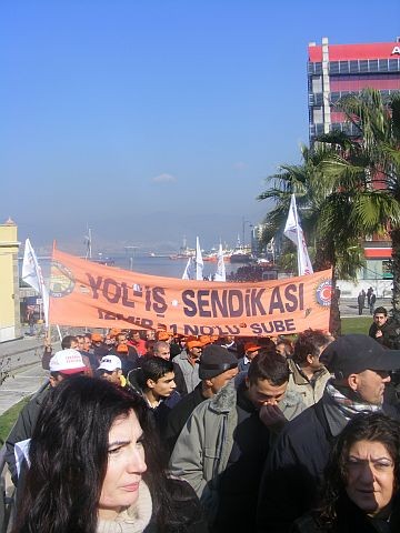 Tekel İşçileri Direniş İçin İzmir Konak Meydanında Toplandı