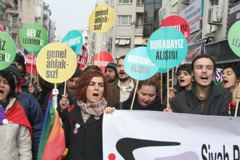 İzmir'li LGBTT'liler Ayrımcılığa Karşı Yürüdü