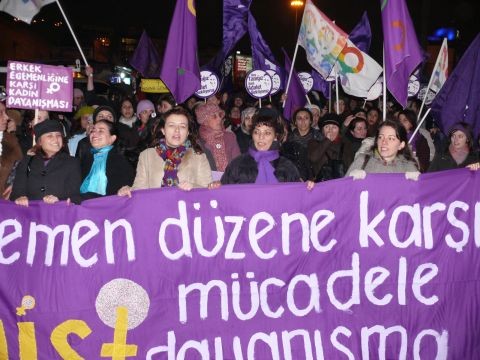 Kadınlar 8 Mart Akşamı da Sokaktaydı