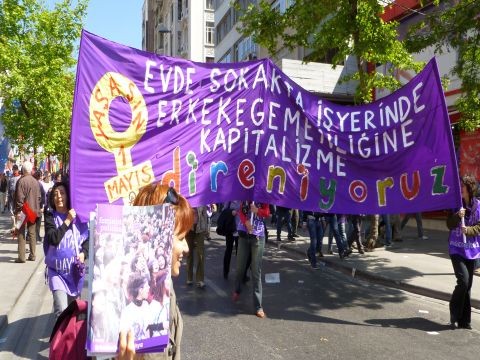 Kadınlar 1 Mayıs'ta Taksim'de