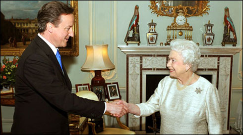 David Cameron ve Britanya Kraliçesi II. Elizabeth.