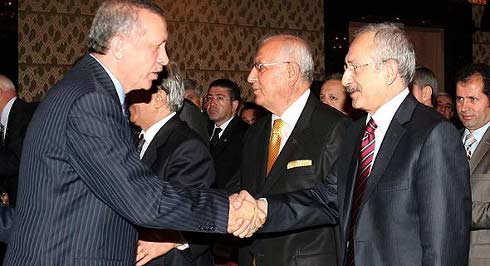 Erdoğan ve Kılıçdaroğlu Trükiye İhracatçılar Meclisi genel kurulunda. (3 Haziran 2010)