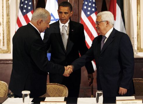 Netanyahu ve Abbas, Eylül 2009'da ABD Başkanı Barack Obama'yla birlikte görüşürken. Bu görüşmeden bir sonuç çıkmamıştı.