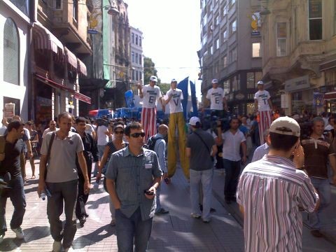 Tünel'den Taksim'e "Yetmez ama Evet" 