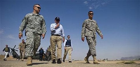 ABD Savunma Bakanı Robert Gates, Irak'taki ABD askeri kampını ziyaret ediyor. (1 Eylül 2010)