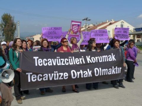 Muğla'da Onlarca Kadının Sesi Tecavüze Karşı Birleşti