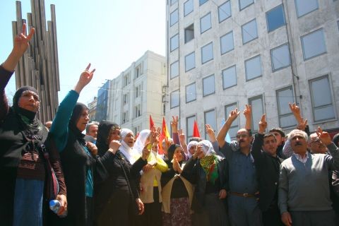 BDP'nin Askeri Operasyonlara Karşı Oturma Eylemi - Taksim