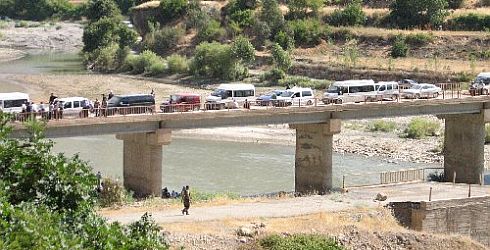 Yıldırım Ayhan'ın ismi, Narlı Köyü'nde "Çetin Doğan" adlı köprüye verildi.