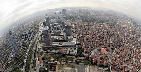 İstanbul'un bazı ilçelerinde riskli binaların oranı yüzde 77’ye çıkıyor.