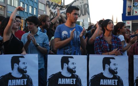 Ahmet Atakan İçin Sokakta
