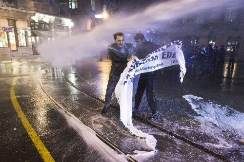 Kızılay'daki Patlamayı Protesto Edenlere Polis Saldırısı