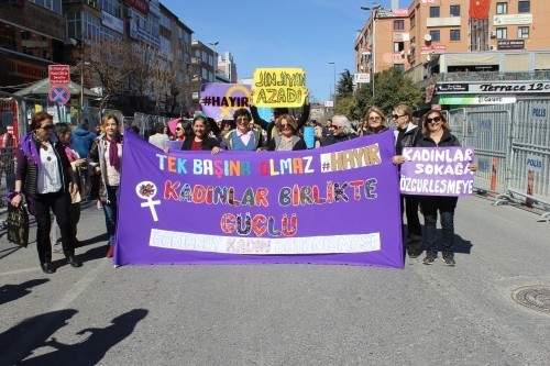 Kadınlar 8 Mart İçin Bakırköy'de Toplandı, Hep Birlikte "Hayır" Dedi 
